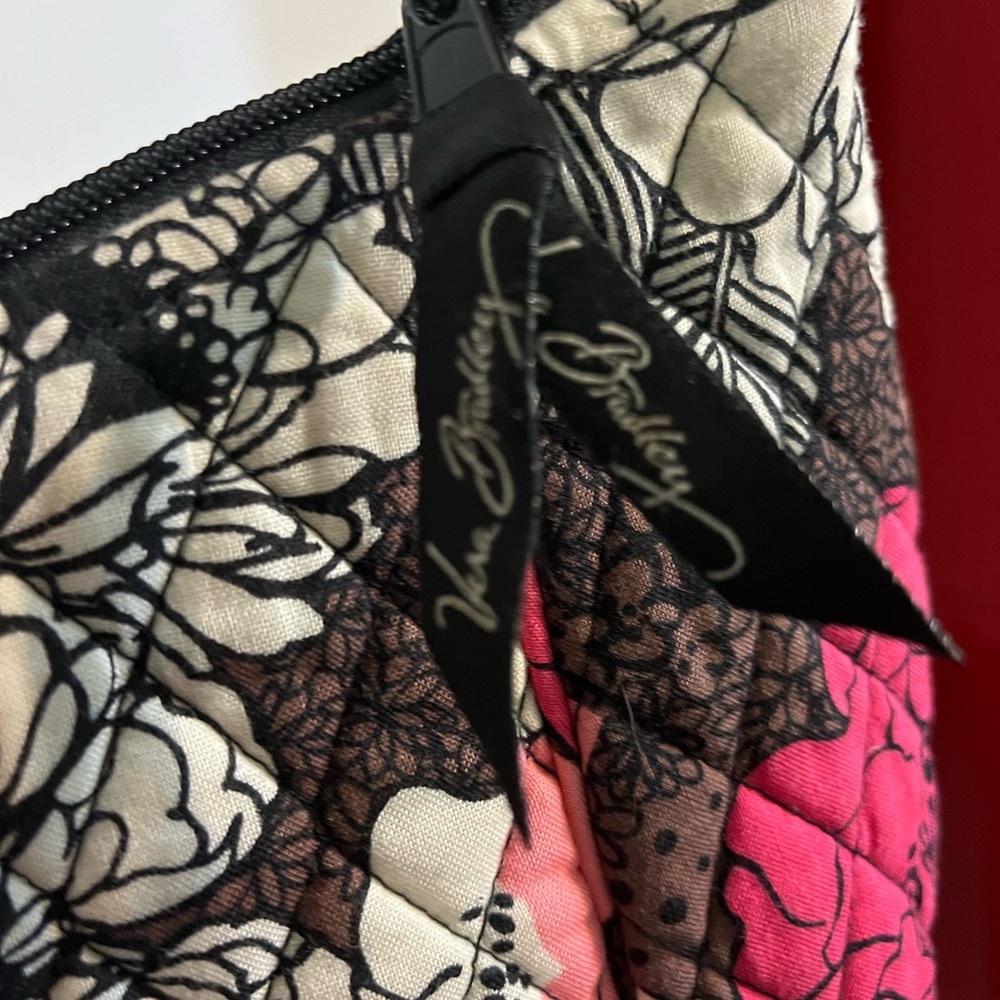 Vera Bradley shoulder bag.  Quilted Mocha Rose print.  Great condition! - Picture 6 of 7
